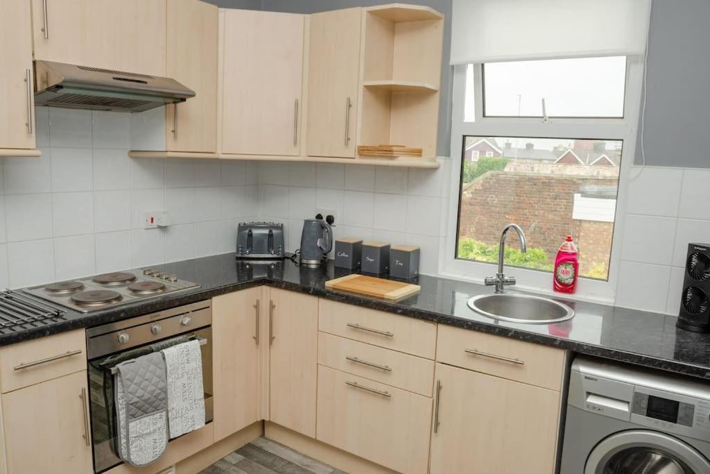 Peaceful & Spacious Family Home In Eastbourne! المظهر الخارجي الصورة