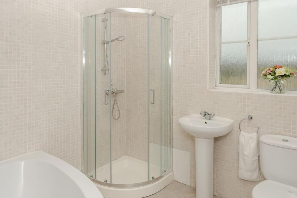 Peaceful & Spacious Family Home In Eastbourne! المظهر الخارجي الصورة